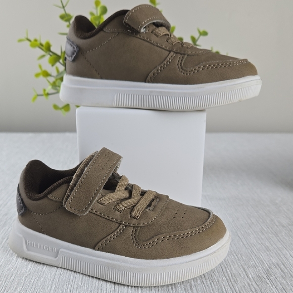 Tommy Hilfiger Other - Tommy Hilfiger Brown‎ Sneakers Casual Suede Design